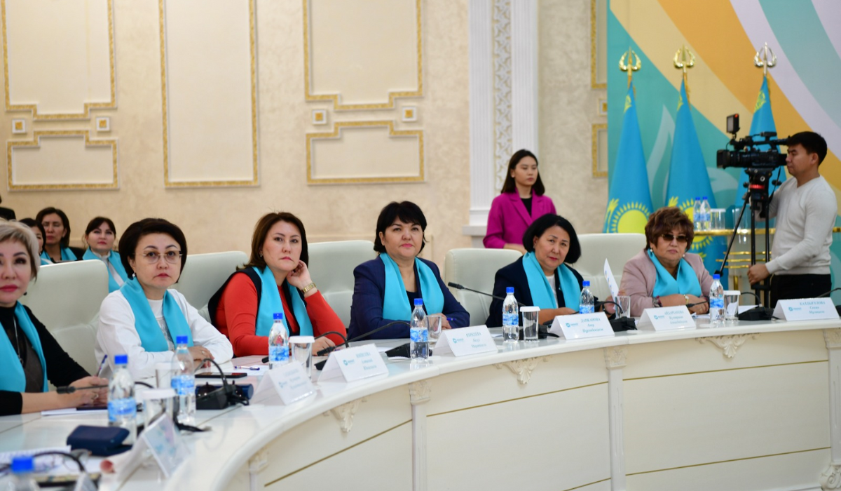 Сепілмен жабылған кеуде фотосы